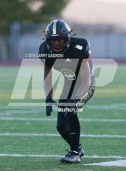 Thumbnail 2 in Burbank vs. Golden Valley photogallery.