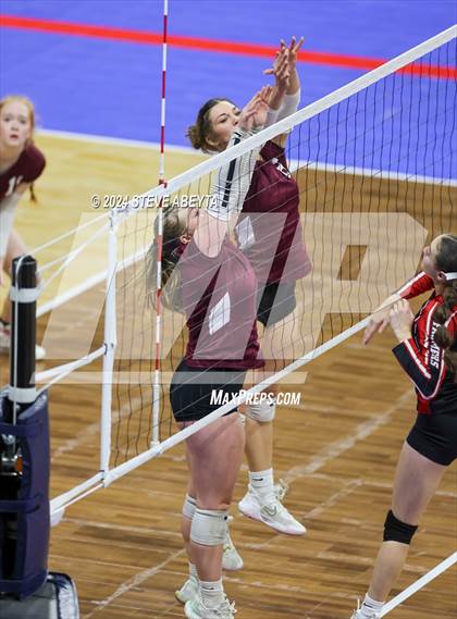 Thumbnail 2 in Swink vs. Hoehne (CHSAA 1A First Round Elimination Bracket) photogallery.