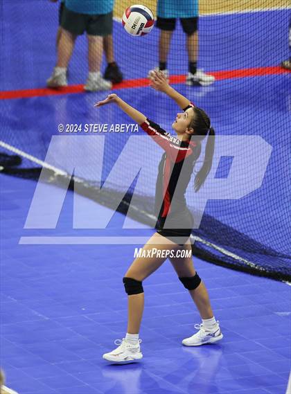 Thumbnail 2 in Swink vs. Hoehne (CHSAA 1A First Round Elimination Bracket) photogallery.