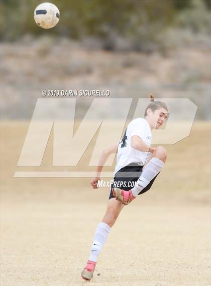 Thumbnail 2 in Central vs. Queen Creek (Chandler Prep Invitational) photogallery.