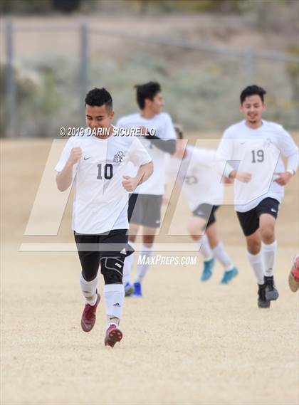 Thumbnail 1 in Central vs. Queen Creek (Chandler Prep Invitational) photogallery.