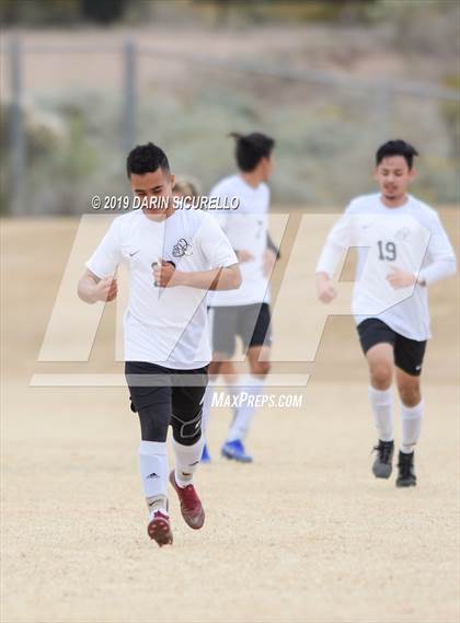 Thumbnail 2 in Central vs. Queen Creek (Chandler Prep Invitational) photogallery.