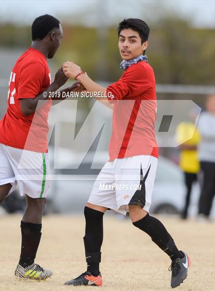 Thumbnail 1 in Central vs. Queen Creek (Chandler Prep Invitational) photogallery.