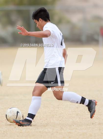 Thumbnail 2 in Central vs. Queen Creek (Chandler Prep Invitational) photogallery.
