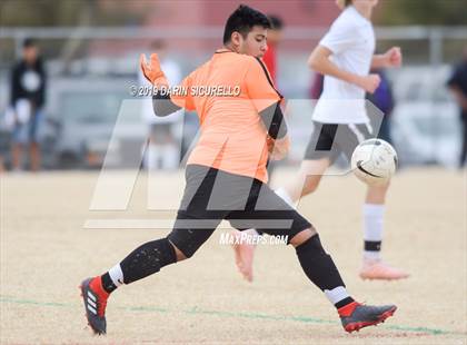 Thumbnail 2 in Central vs. Queen Creek (Chandler Prep Invitational) photogallery.