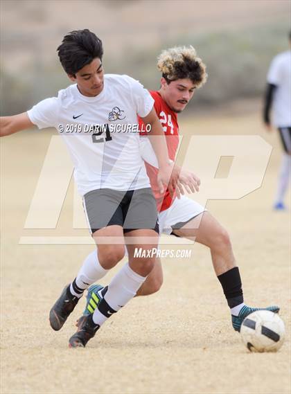 Thumbnail 3 in Central vs. Queen Creek (Chandler Prep Invitational) photogallery.