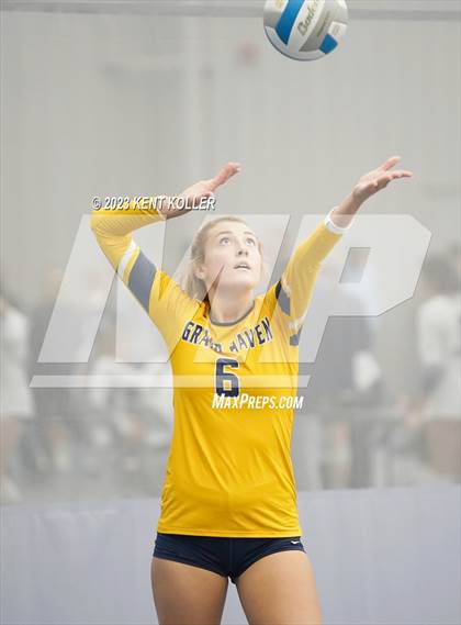 Thumbnail 2 in Grand Haven vs. Lakeland (Beast of the East) photogallery.