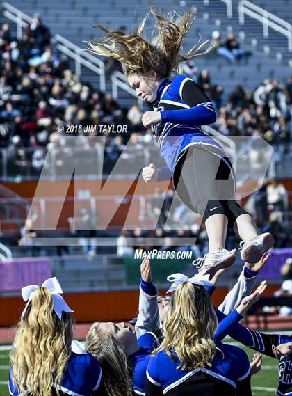 Thumbnail 2 in Henrietta vs. Gunter (UIL 3A-2 Region II Playoff) photogallery.