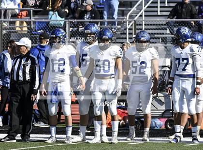 Thumbnail 1 in Henrietta vs. Gunter (UIL 3A-2 Region II Playoff) photogallery.