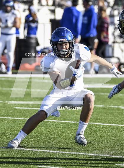 Thumbnail 3 in Henrietta vs. Gunter (UIL 3A-2 Region II Playoff) photogallery.