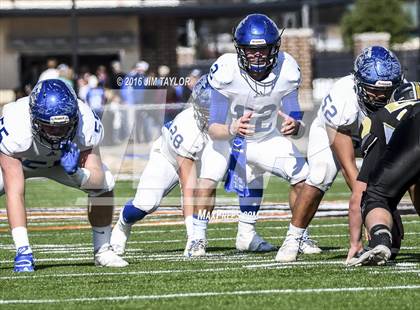 Thumbnail 3 in Henrietta vs. Gunter (UIL 3A-2 Region II Playoff) photogallery.