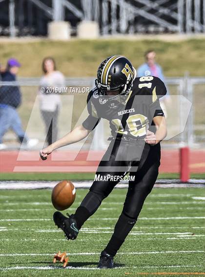 Thumbnail 1 in Henrietta vs. Gunter (UIL 3A-2 Region II Playoff) photogallery.