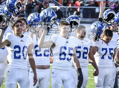 Thumbnail 1 in Henrietta vs. Gunter (UIL 3A-2 Region II Playoff) photogallery.