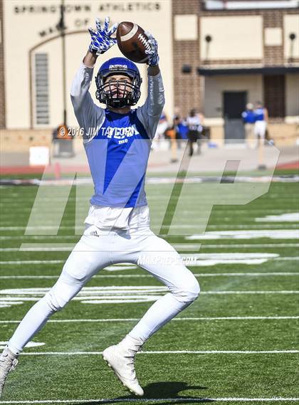 Thumbnail 1 in Henrietta vs. Gunter (UIL 3A-2 Region II Playoff) photogallery.