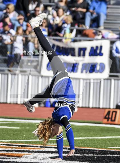 Thumbnail 3 in Henrietta vs. Gunter (UIL 3A-2 Region II Playoff) photogallery.