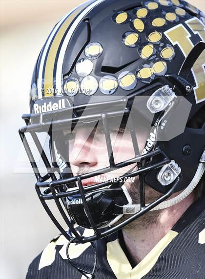 Thumbnail 2 in Henrietta vs. Gunter (UIL 3A-2 Region II Playoff) photogallery.