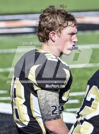 Thumbnail 2 in Henrietta vs. Gunter (UIL 3A-2 Region II Playoff) photogallery.