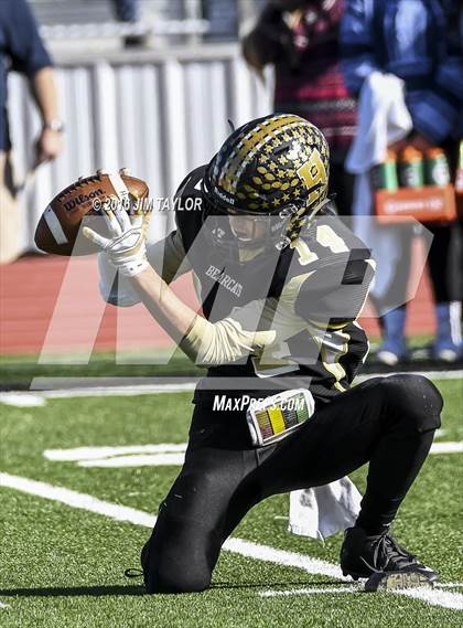 Thumbnail 3 in Henrietta vs. Gunter (UIL 3A-2 Region II Playoff) photogallery.