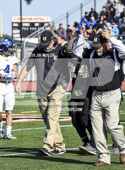 Thumbnail 1 in Henrietta vs. Gunter (UIL 3A-2 Region II Playoff) photogallery.