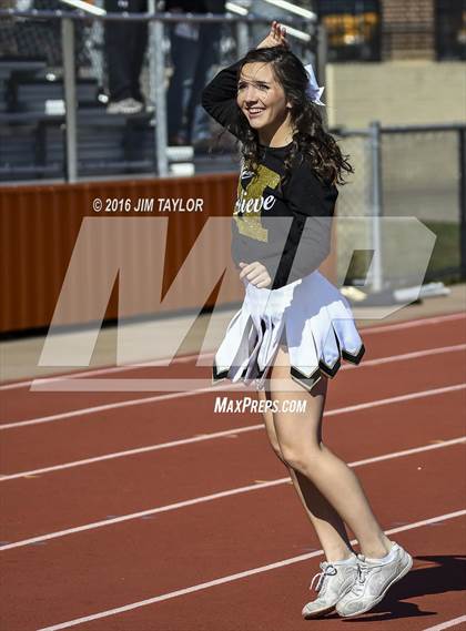 Thumbnail 1 in Henrietta vs. Gunter (UIL 3A-2 Region II Playoff) photogallery.