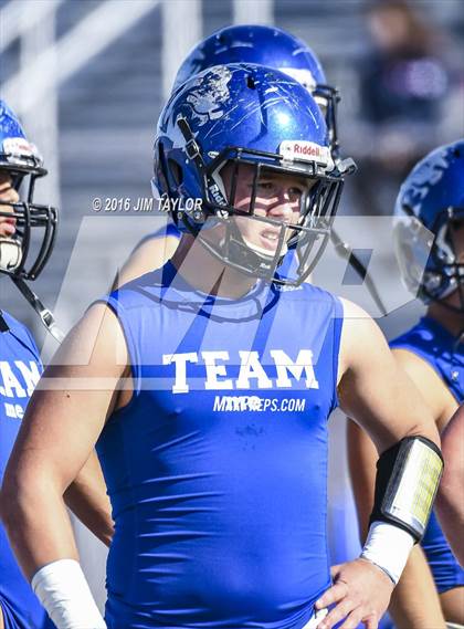 Thumbnail 1 in Henrietta vs. Gunter (UIL 3A-2 Region II Playoff) photogallery.
