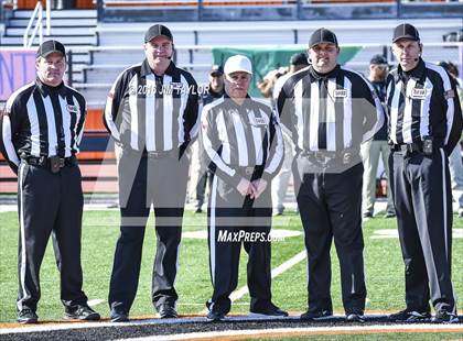 Thumbnail 1 in Henrietta vs. Gunter (UIL 3A-2 Region II Playoff) photogallery.