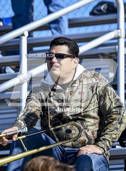 Thumbnail 1 in Henrietta vs. Gunter (UIL 3A-2 Region II Playoff) photogallery.