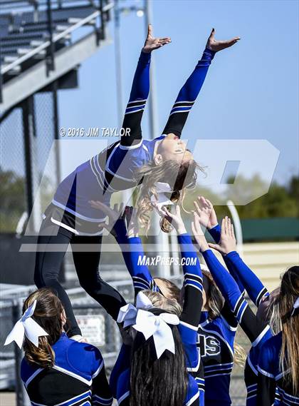 Thumbnail 2 in Henrietta vs. Gunter (UIL 3A-2 Region II Playoff) photogallery.