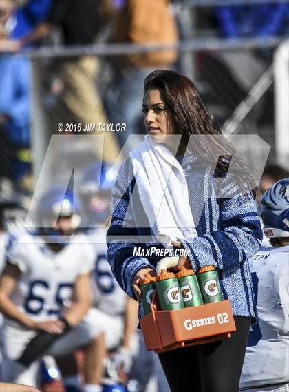Thumbnail 1 in Henrietta vs. Gunter (UIL 3A-2 Region II Playoff) photogallery.