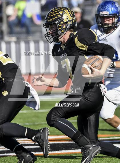 Thumbnail 1 in Henrietta vs. Gunter (UIL 3A-2 Region II Playoff) photogallery.