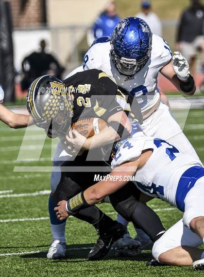Thumbnail 3 in Henrietta vs. Gunter (UIL 3A-2 Region II Playoff) photogallery.