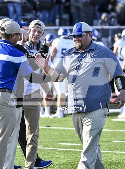 Thumbnail 3 in Henrietta vs. Gunter (UIL 3A-2 Region II Playoff) photogallery.