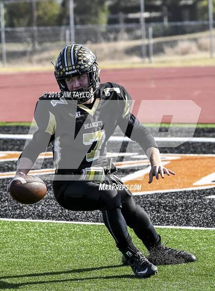 Thumbnail 2 in Henrietta vs. Gunter (UIL 3A-2 Region II Playoff) photogallery.