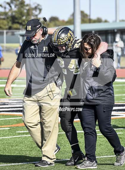 Thumbnail 3 in Henrietta vs. Gunter (UIL 3A-2 Region II Playoff) photogallery.