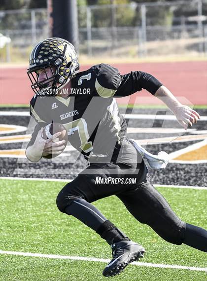 Thumbnail 2 in Henrietta vs. Gunter (UIL 3A-2 Region II Playoff) photogallery.
