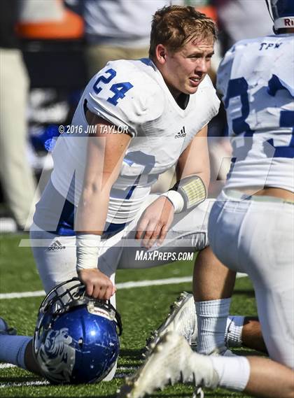 Thumbnail 2 in Henrietta vs. Gunter (UIL 3A-2 Region II Playoff) photogallery.