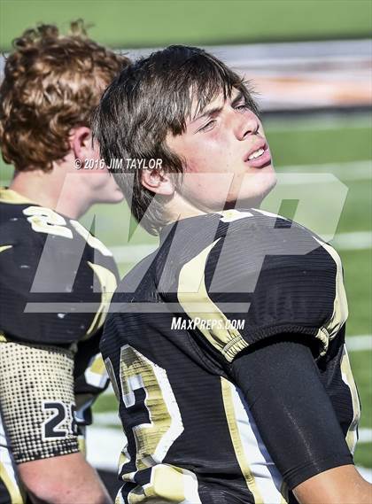 Thumbnail 3 in Henrietta vs. Gunter (UIL 3A-2 Region II Playoff) photogallery.
