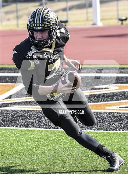 Thumbnail 3 in Henrietta vs. Gunter (UIL 3A-2 Region II Playoff) photogallery.