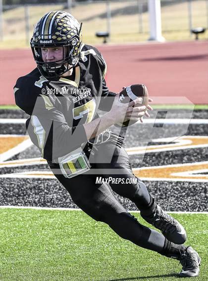 Thumbnail 1 in Henrietta vs. Gunter (UIL 3A-2 Region II Playoff) photogallery.