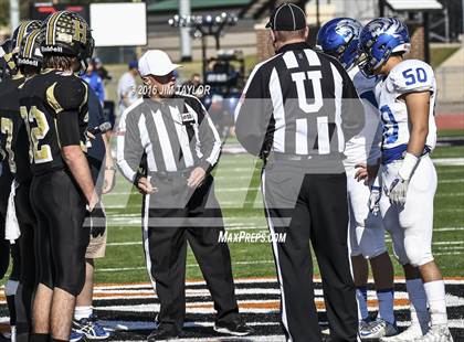 Thumbnail 1 in Henrietta vs. Gunter (UIL 3A-2 Region II Playoff) photogallery.