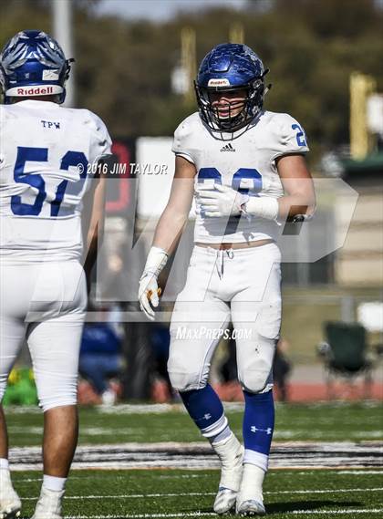 Thumbnail 1 in Henrietta vs. Gunter (UIL 3A-2 Region II Playoff) photogallery.