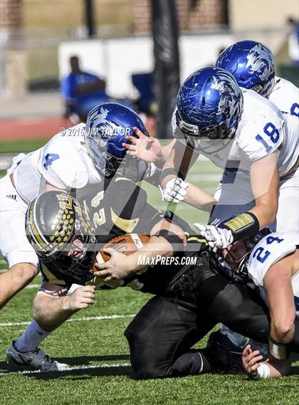 Thumbnail 1 in Henrietta vs. Gunter (UIL 3A-2 Region II Playoff) photogallery.