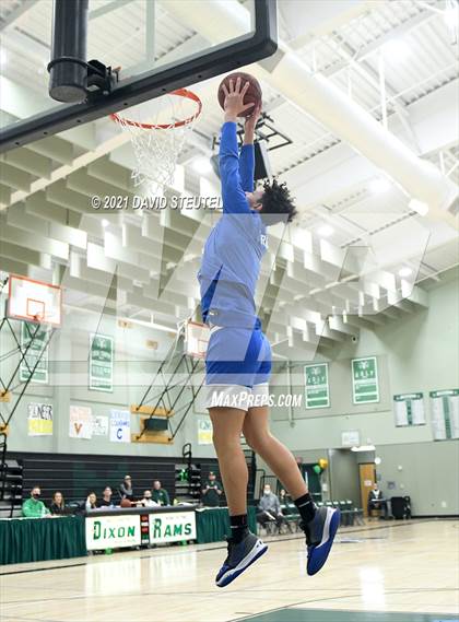 Thumbnail 2 in Slam Dunk Competition (Steve Cauchi Ram Jam) photogallery.