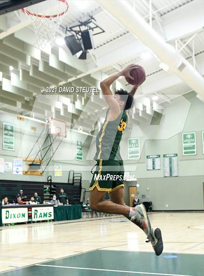 Thumbnail 3 in Slam Dunk Competition (Steve Cauchi Ram Jam) photogallery.
