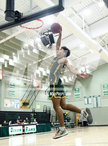 Thumbnail 3 in Slam Dunk Competition (Steve Cauchi Ram Jam) photogallery.