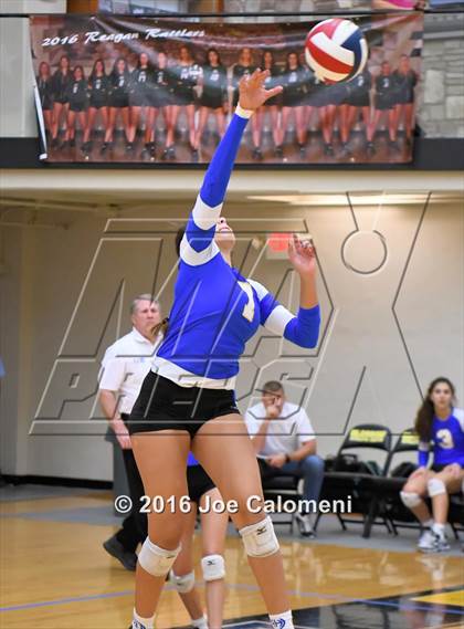 Thumbnail 1 in Clark vs Alamo Heights (NEISD Invitational) photogallery.