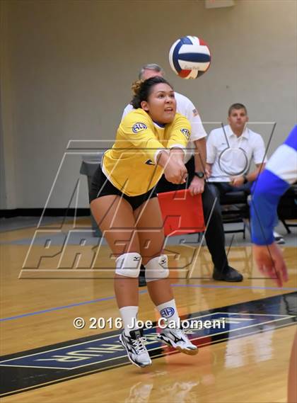 Thumbnail 2 in Clark vs Alamo Heights (NEISD Invitational) photogallery.