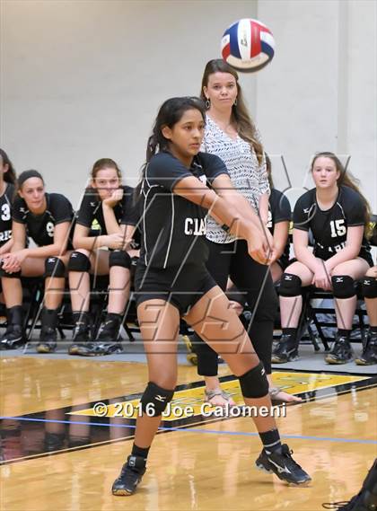 Thumbnail 2 in Clark vs Alamo Heights (NEISD Invitational) photogallery.