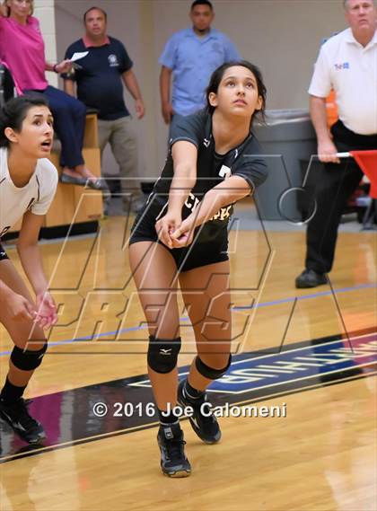 Thumbnail 3 in Clark vs Alamo Heights (NEISD Invitational) photogallery.