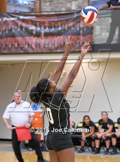 Thumbnail 3 in Clark vs Alamo Heights (NEISD Invitational) photogallery.